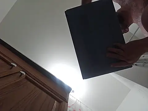 UncutHammer69 Show Webcam