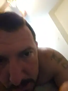 UncutHammer69 Show in webcam
