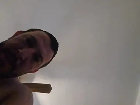 UncutHammer69 Show in webcam