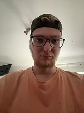Show modela Sven132 na web-kameri