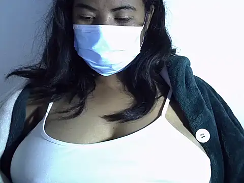 Artinah22's Live XXX Chat