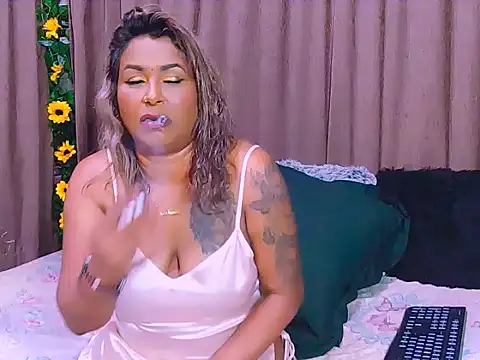 indiansparkle Show in webcam