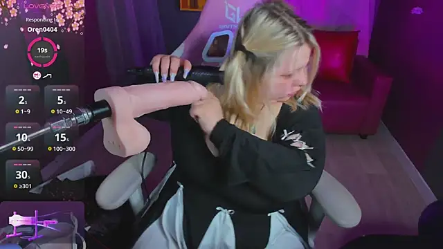 Yoki_Shizuko: διαδικτυακό σόου στην κάμερα