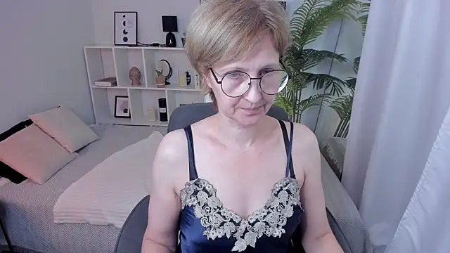 Paris_Cherry Adlı Modelin Canlı XXX Sohbeti