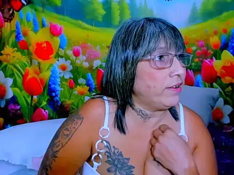 Chat +18 de indianroxy ao vivo