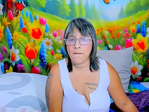 indianroxy Adlı Modelin Canlı XXX Sohbeti