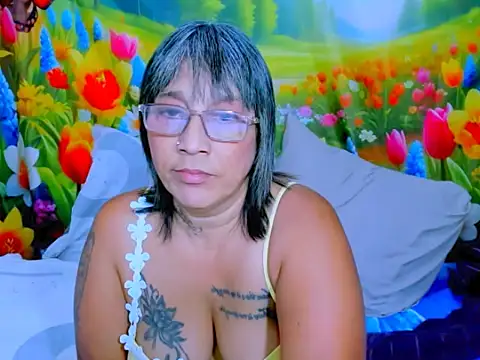 indianroxy's Live XXX Chat