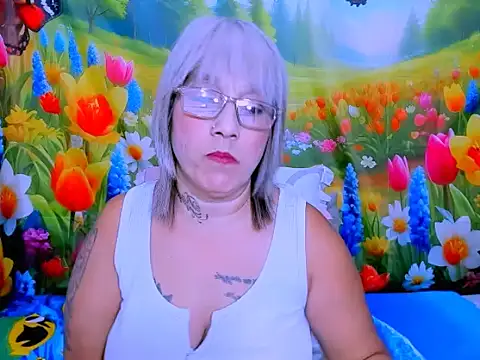 indianroxy webcam show