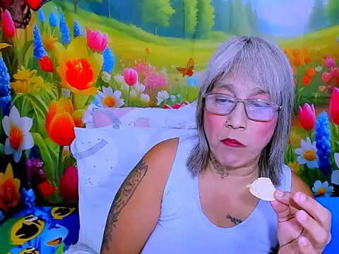 indianroxy's Live XXX Chat