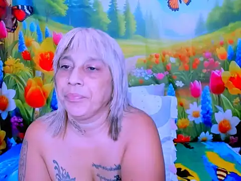 indianroxy's Live XXX Chat