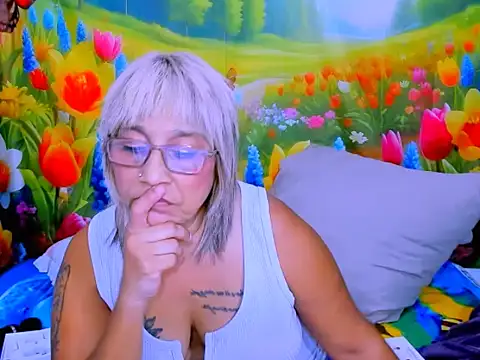 indianroxy's Live XXX Chat