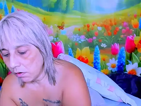 indianroxy Adlı Modelin Canlı XXX Sohbeti