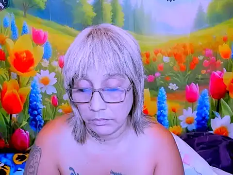 indianroxy's Live XXX Chat