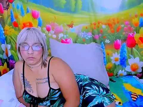 indianroxy webcam show
