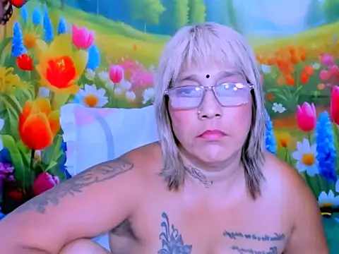 צ'אט XXX בשידור חי של indianroxy