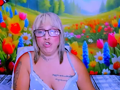 indianroxy Adlı Modelin Canlı XXX Sohbeti