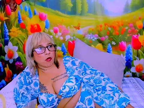 indianroxy Adlı Modelin Canlı XXX Sohbeti
