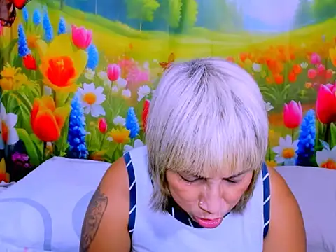 indianroxy Chat XXX live
