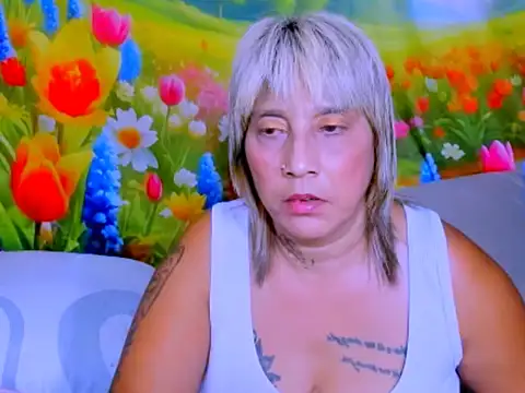 indianroxy Adlı Modelin Canlı XXX Sohbeti