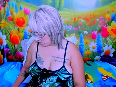 indianroxy's Live XXX Chat