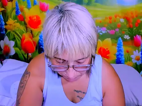 indianroxy's Live XXX Chat