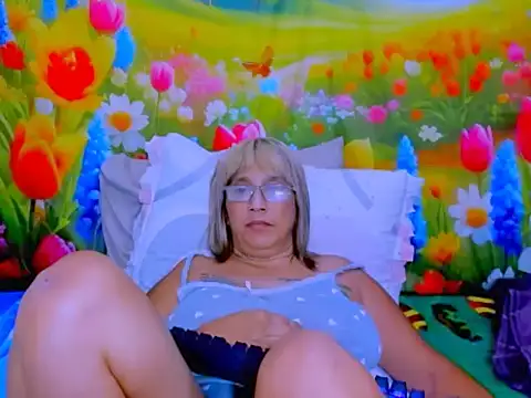 indianroxy's Live XXX Chat