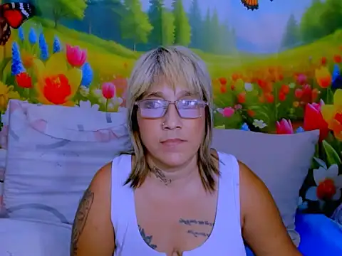 צ'אט XXX בשידור חי של indianroxy