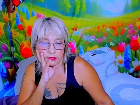 indianroxy Adlı Modelin Canlı XXX Sohbeti