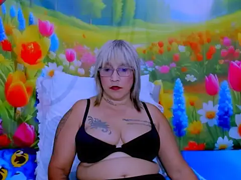 indianroxy live XXX chat