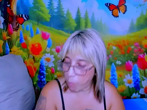 indianroxy's Live XXX Chat