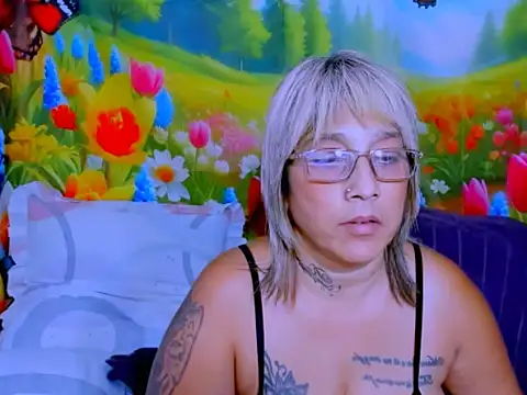 indianroxy's Live XXX Chat