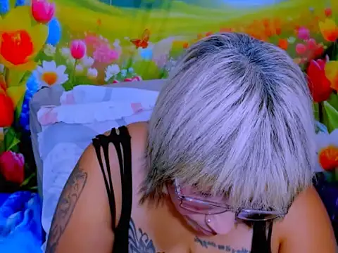 indianroxy's Live XXX Chat