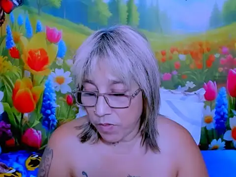צ'אט XXX בשידור חי של indianroxy