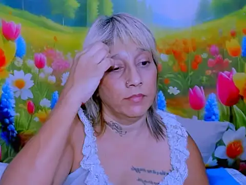 indianroxy's Live XXX Chat