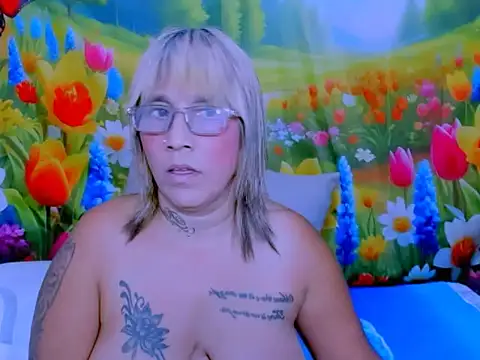 indianroxy Adlı Modelin Canlı XXX Sohbeti