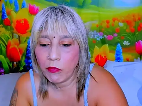 indianroxy's Live XXX Chat