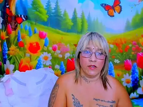 indianroxy's Live XXX Chat
