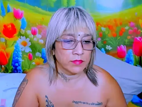 Chat +18 de indianroxy ao vivo