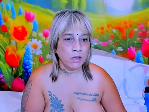 indianroxy's Live XXX Chat