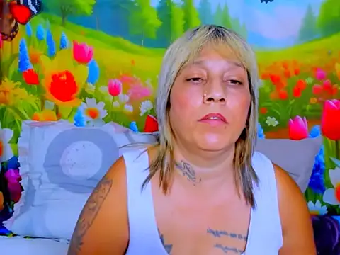 indianroxy Adlı Modelin Canlı XXX Sohbeti