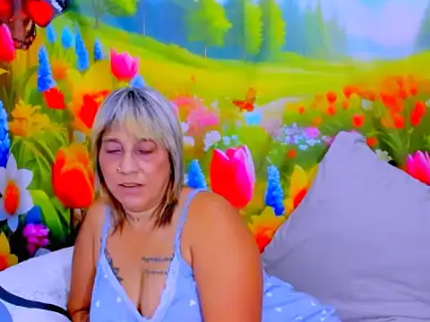 indianroxy's Live XXX Chat