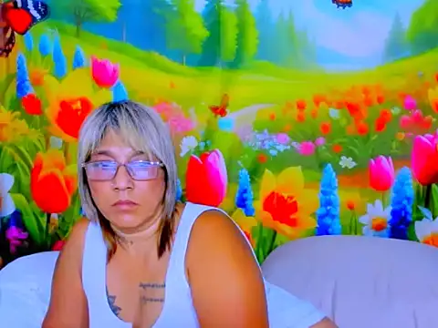 indianroxy's Live XXX Chat