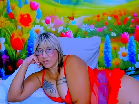 Chat +18 de indianroxy ao vivo