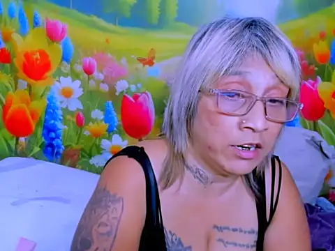 indianroxy Adlı Modelin Canlı XXX Sohbeti