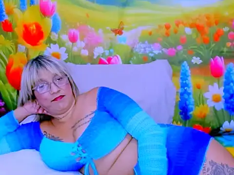 indianroxy's Live XXX Chat