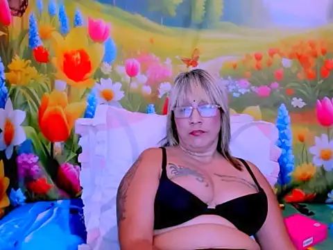 indianroxy Adlı Modelin Canlı XXX Sohbeti