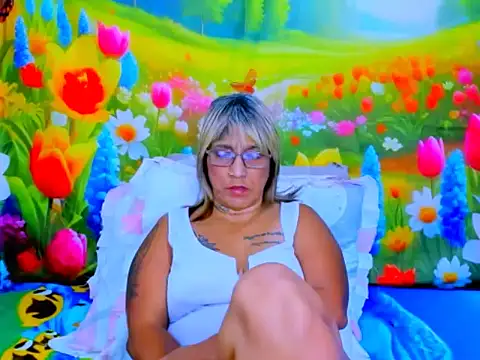 indianroxy's Live XXX Chat