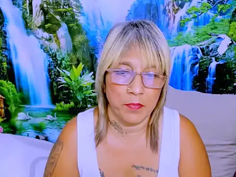 indianroxy's Live XXX Chat