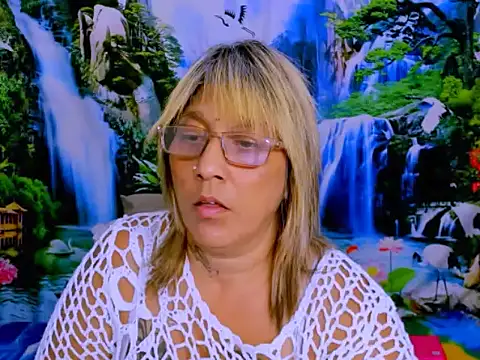 indianroxy's Live XXX Chat
