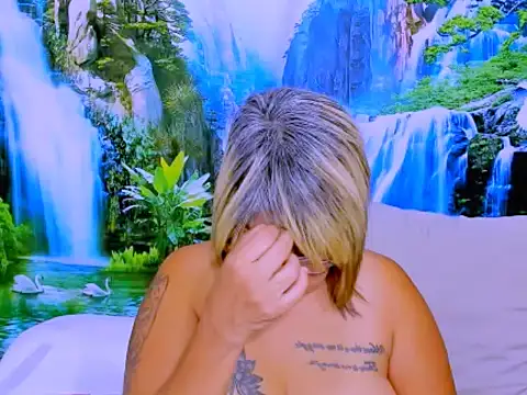 indianroxy's Live XXX Chat
